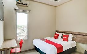 Oyo 90986 Hotel Srikandi Adisucipto