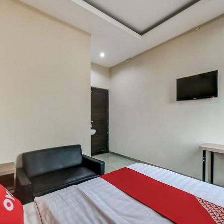 OYO 90986 Hotel Srikandi Adisucipto Yogyakarta Bagian luar foto