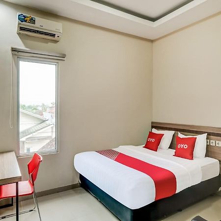 OYO 90986 Hotel Srikandi Adisucipto Yogyakarta Bagian luar foto