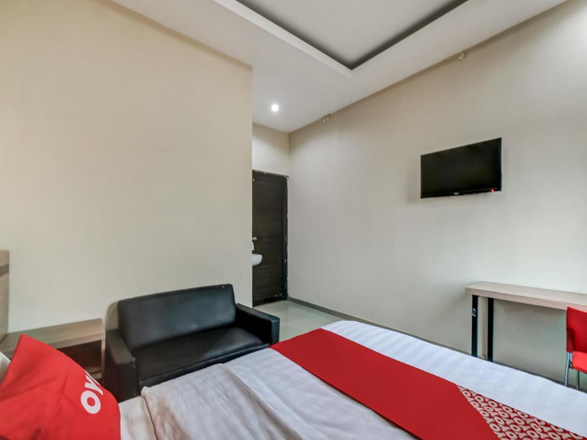 OYO 90986 Hotel Srikandi Adisucipto Yogyakarta Bagian luar foto