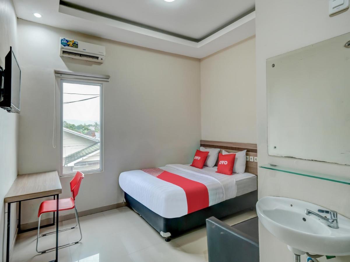 OYO 90986 Hotel Srikandi Adisucipto Yogyakarta Bagian luar foto