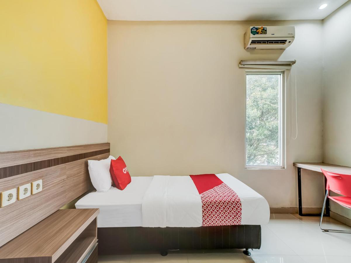 OYO 90986 Hotel Srikandi Adisucipto Yogyakarta Bagian luar foto