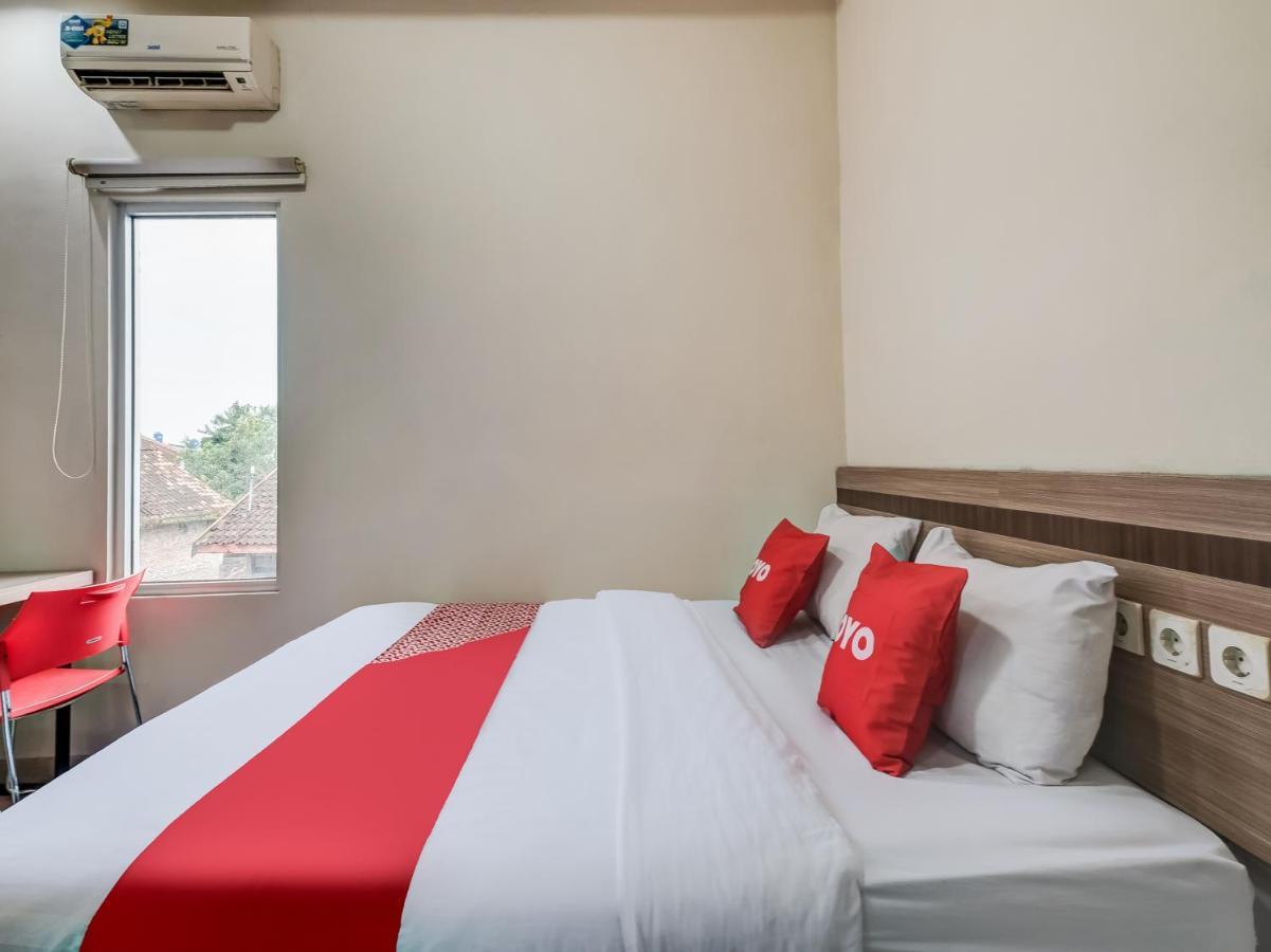 OYO 90986 Hotel Srikandi Adisucipto Yogyakarta Bagian luar foto