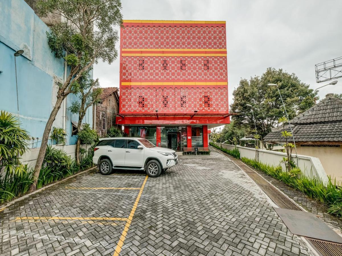OYO 90986 Hotel Srikandi Adisucipto Yogyakarta Bagian luar foto