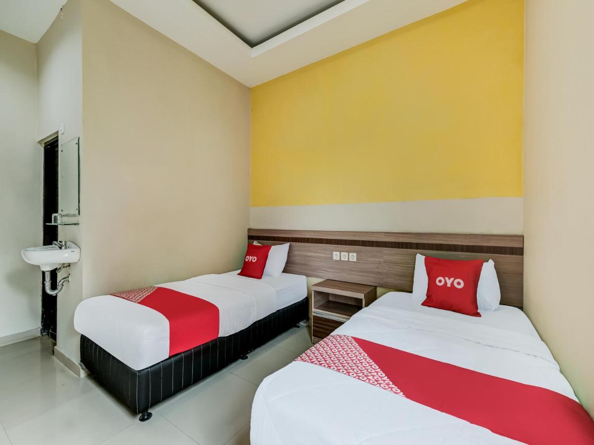 OYO 90986 Hotel Srikandi Adisucipto Yogyakarta Bagian luar foto
