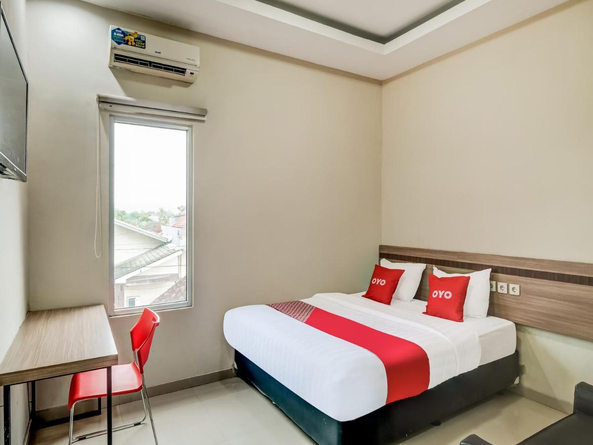 OYO 90986 Hotel Srikandi Adisucipto Yogyakarta Bagian luar foto