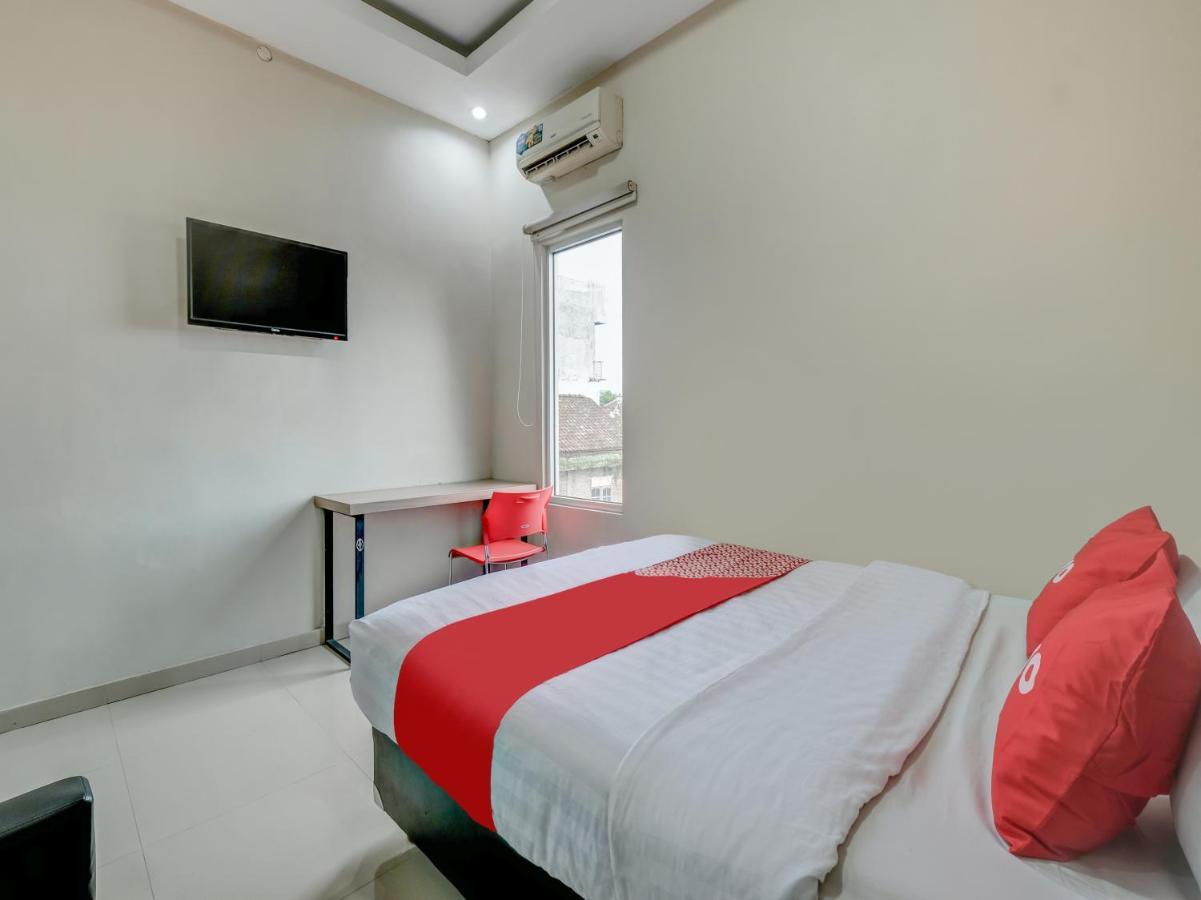 OYO 90986 Hotel Srikandi Adisucipto Yogyakarta Bagian luar foto